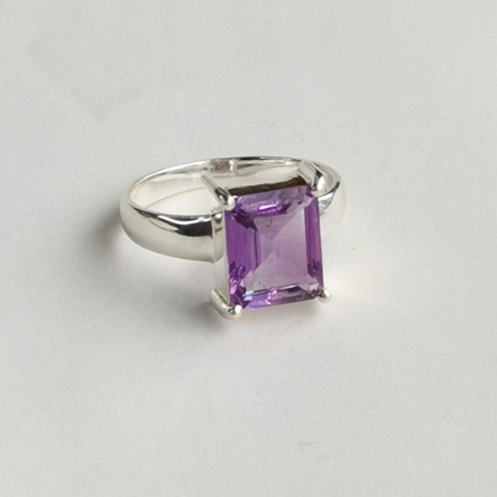 Amethyst ring in Sterling Silver Size 9
